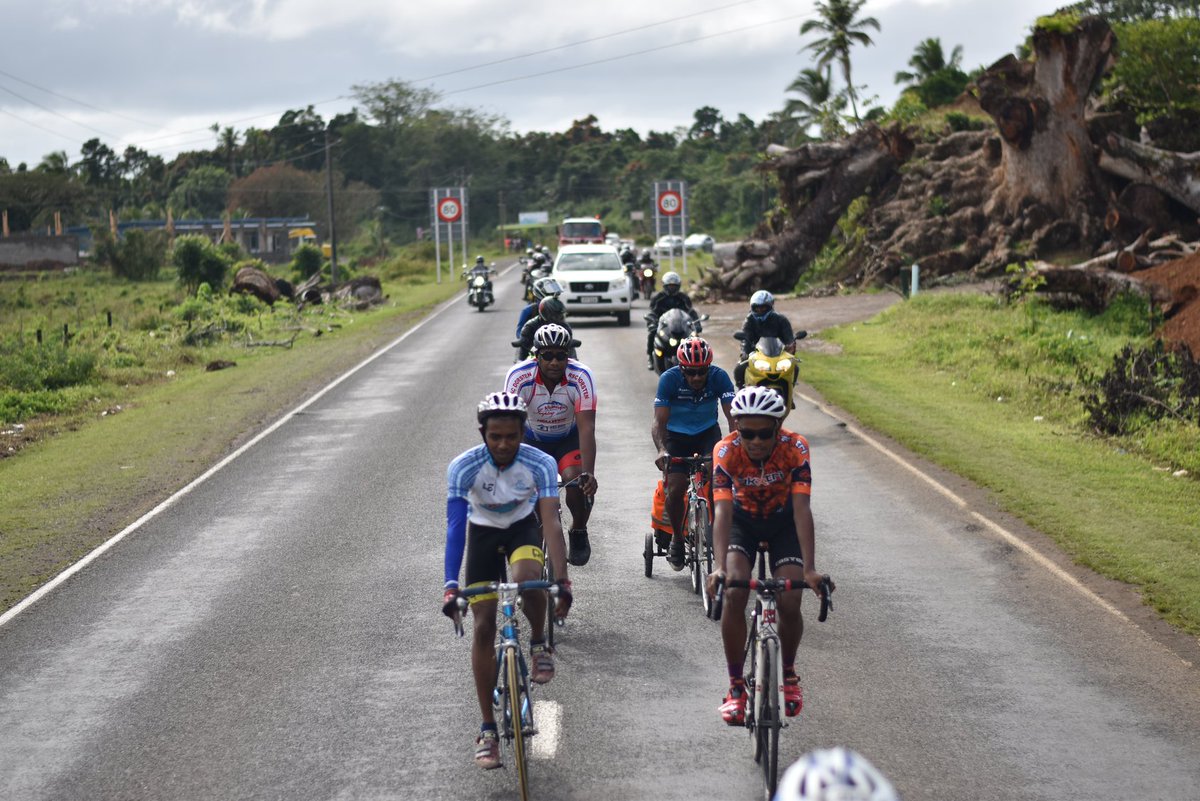 IFRCAsiaPacific's tweet photo. On World First Aid Day, our friends at @FijiRedCross and partners promoted the importance of #firstaid training and first response to road crashes, with a convoy 🚴♀️🏍️🚘🚑 #WFAD2018 https://t.co/3Ev4qUyib9