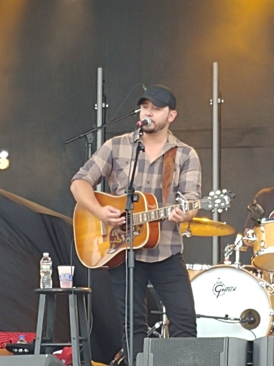 ttkourtz's tweet photo. Loved the local acts @SSCountryFest @TheBull1017 @JessicaOnAirDj. They were all amazing! Had fun!  Saw @iamjimmyconnor &amp;  @HoustonBernard, well done! Especially another great performance by Timmy! @TimmyBrownMusic keep believing dreams do come true! https://t.co/mHJEPVq3pV