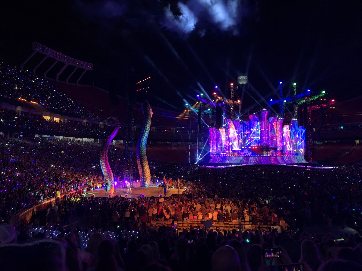 jgeps15's tweet photo. I’m not crying, you’re crying @taylornation13 @taylorswift13 #reptourKC #myidol #literallyGOALS https://t.co/eYuCB4leaq