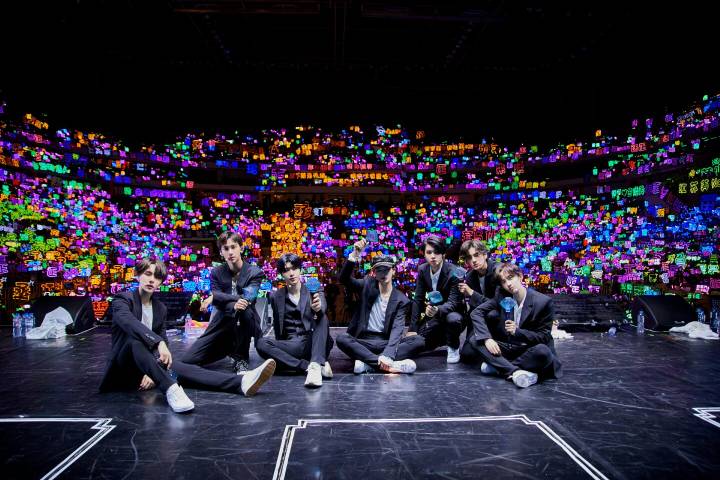 {180909}

จบลงอย่างสมบูรณ์แบบแล้วสำหรับทัวร์นี้ที่จบลงไปเมื่อคืน (180808) รวมทั้งหมด 7 เมือง ใช้เวลากว่า 2 เดือน มีทั้งเสียงหัวเราะ ร้องไห้และปิดท้ายด้วยรอยยิ้ม ประทับใจจริงๆ ค่ะ

Cr pic:YH_NEXT_OFFICIAL
#NEXTthefirsttourinNanjing #乐华七子THEFIRST #乐华七子NEXT #乐华七子 #NEX7