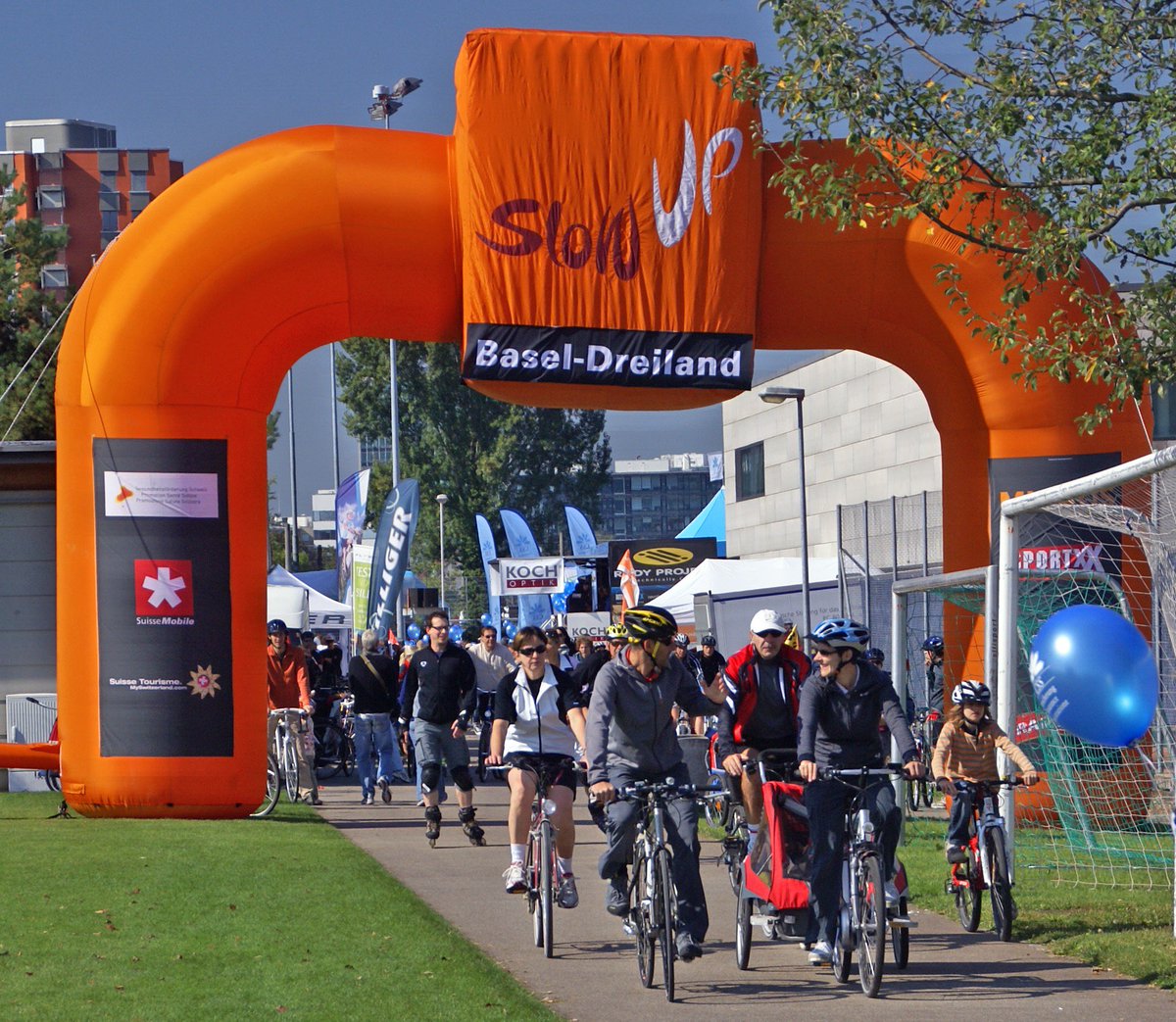 SlowupD's tweet photo. Nur noch1 Woche und dann ist wieder slowUp Basel-Dreiland! Am 16.9. stehen dir zwischen 10 und 17 Uhr im Dreiland 70 km autofreie Strecke zur Verfügung. Hast du dein Velo oder deine Inliner schon parat? Wir freuen uns auf dich! https://t.co/7yOqSDzfCA