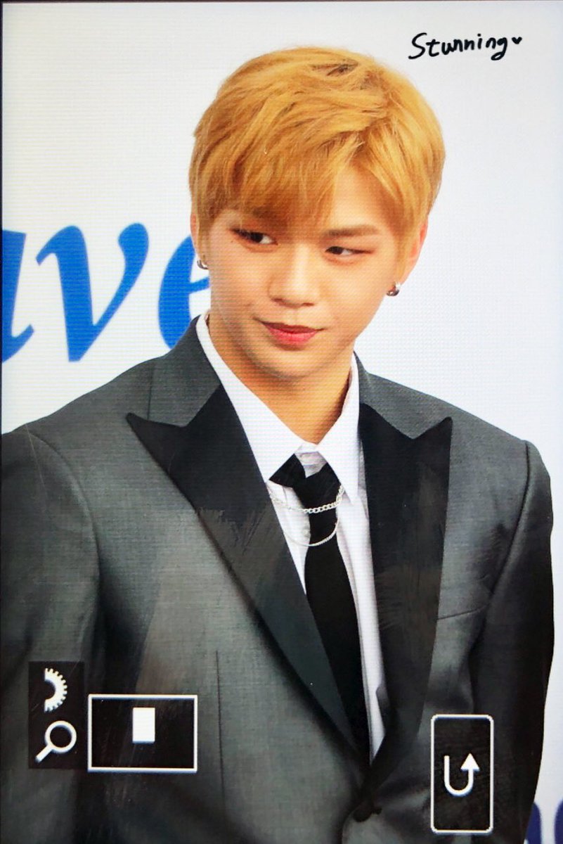 First: TOP NOTCH PHYSICALHis feature has the vibes of western & oriental. We have so many idols with typical skinny, sharp jawline, handsome but unnatural look. While Daniel has the most beautiful smile, friendly look, so pure and perfect body proportion (not skinny). #강다니엘