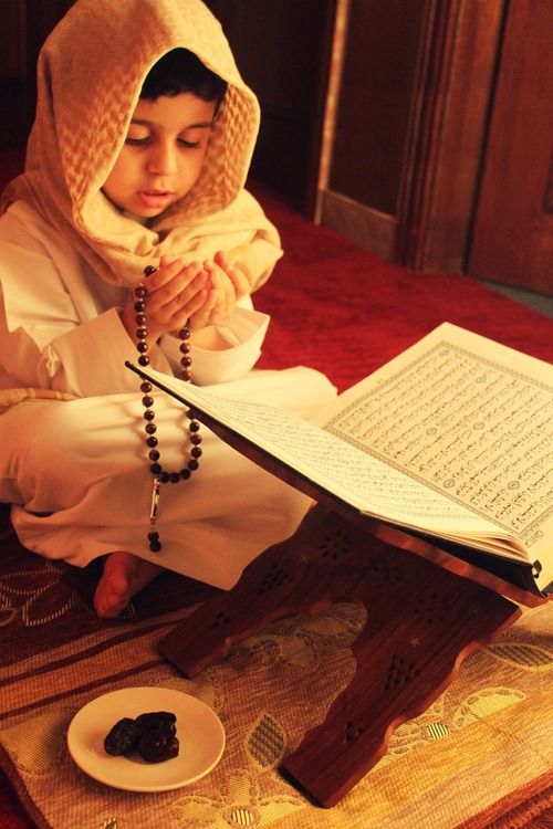IslamicEncpedia's tweet photo. Remember your Lord and make your prayers. Young or Old, Man or Woman. #prayers #dua #quran #reading #recitation #ummah #muslims https://t.co/zzRInWI4ew