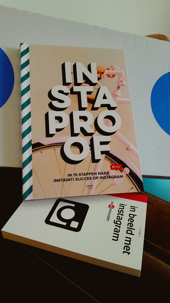Wat is je boek gaaf geworden <a href="/KirstenJassies/">Kirsten Jassies - DIY🤘</a>!!! Even een paar blikken geworpen, het is kleurrijk, uitnodigend en leest lekker weg!
Net op het moment dat ik dacht.....hmm, Insta.....komt Dit!
#aanrader #instaproof