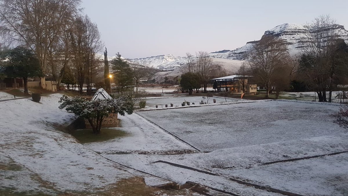 SnowReportSA's tweet photo. Spring snow day: Conrad de Jager sent in these beautiful snow photos at Premier Resort Sani Pass this morning. Ground level snow is melting now. #snow #snowfall #springsnowday #explore #familygoals https://t.co/nWUFWLtzop