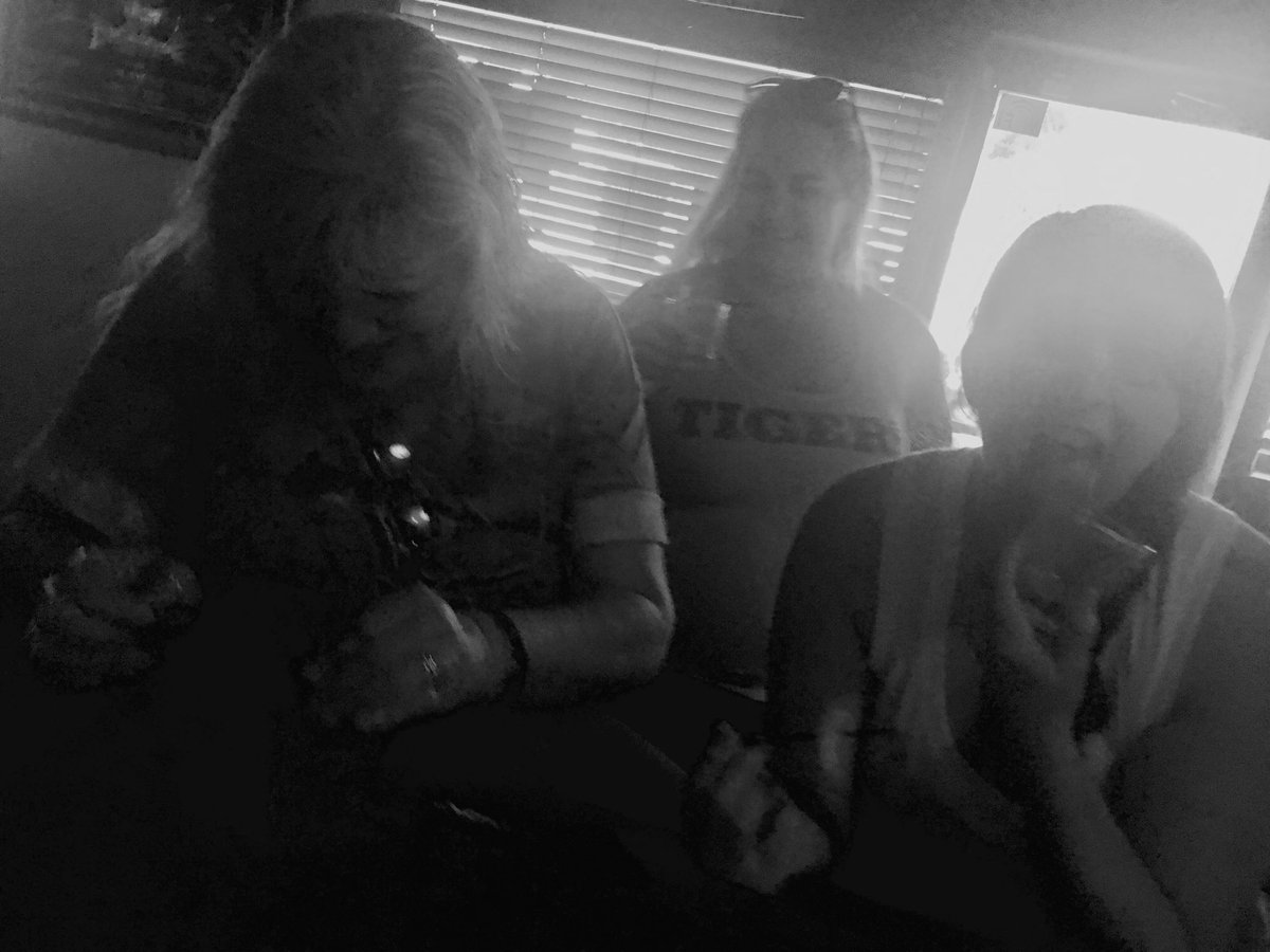 Connollys_RPB's tweet photo. Saturday Shenanigans with Jersey Jenn #royalpalmbeach #connollys #HappyHour https://t.co/2Dwsgxen57