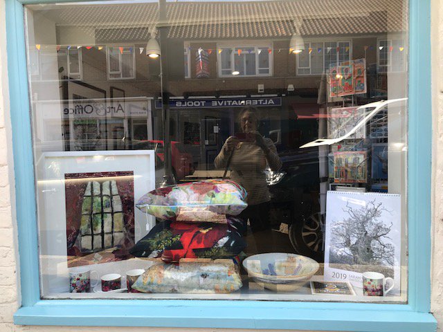 art_in_textiles's tweet photo. Hello #UKGiftHour my #textileart and #cushions feature in the windows of lovely #CymbelineArtandCrafts #PrincesRisborough. A perfect #destinationshop for wonderful #gifts and #artwork for you and your home #interiordesign @Visit_Bucks @VisitChilterns https://t.co/NrFHh8MwsK