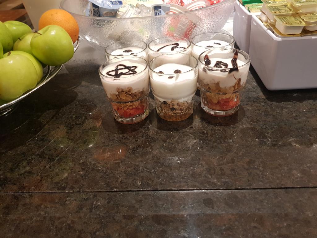 Today's special is granola served with fresh strawberries and vanilla yoghurt! 🍓🍓🍓 #FreePiWoW #HappyGuests #SundayMood <a href="/Didji/">Chloé Da Silva</a> <a href="/FaridniaSid/">Sid Faridnia</a> @KAbdi05 <a href="/michaelhunter62/">Michael Hunter</a> <a href="/SDEBDD/">simon ewins</a>