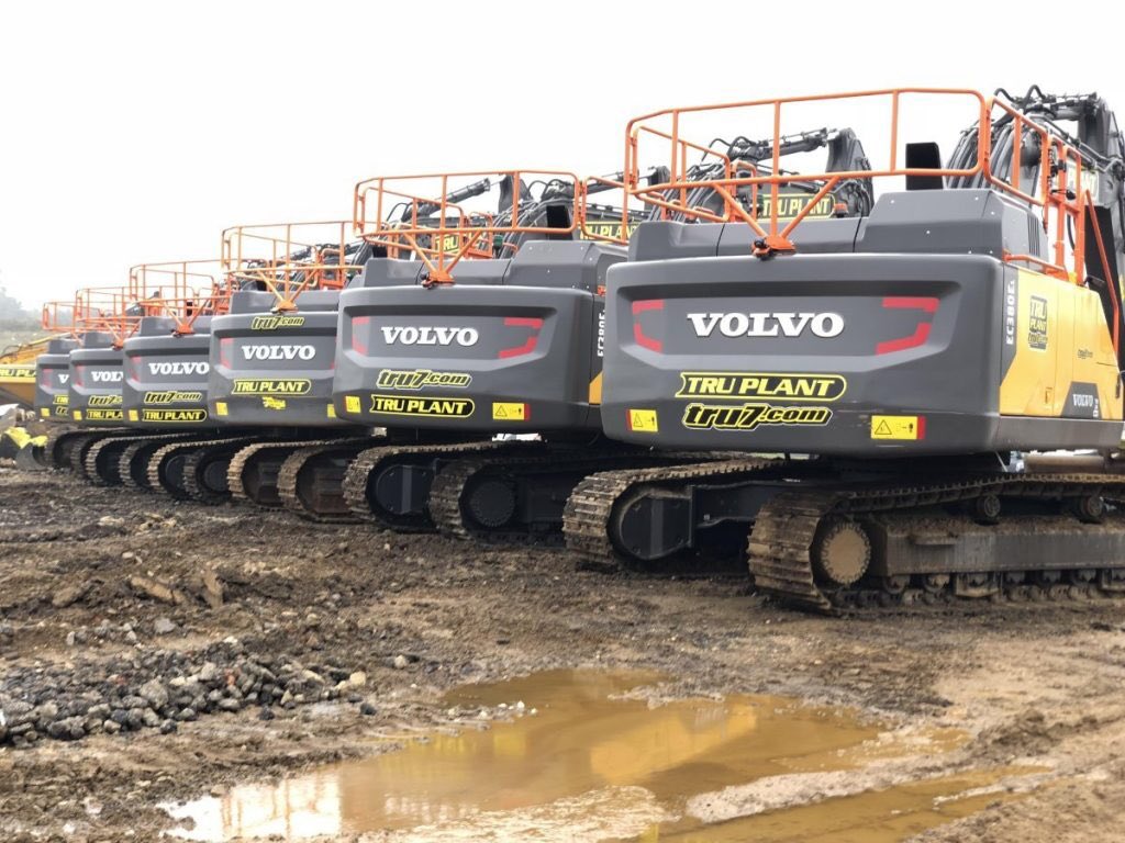 Nice arse ! Tru Plant offer the newest fleet of Volvo 40 tonners for immediate hire  plant@tru7.con