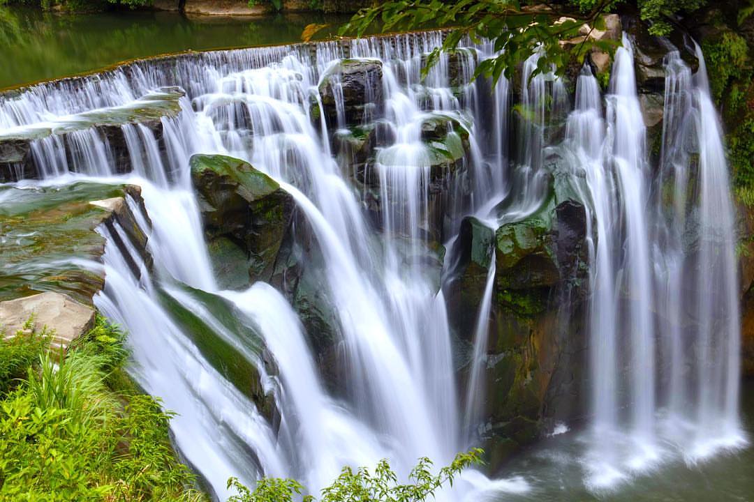 The0_Klein's tweet photo. 練拍
彌補一下昨天公司中秋晚會拍煙火全部 Fail 的鬱卒
#waterfall https://t.co/4MyRuswkM5
