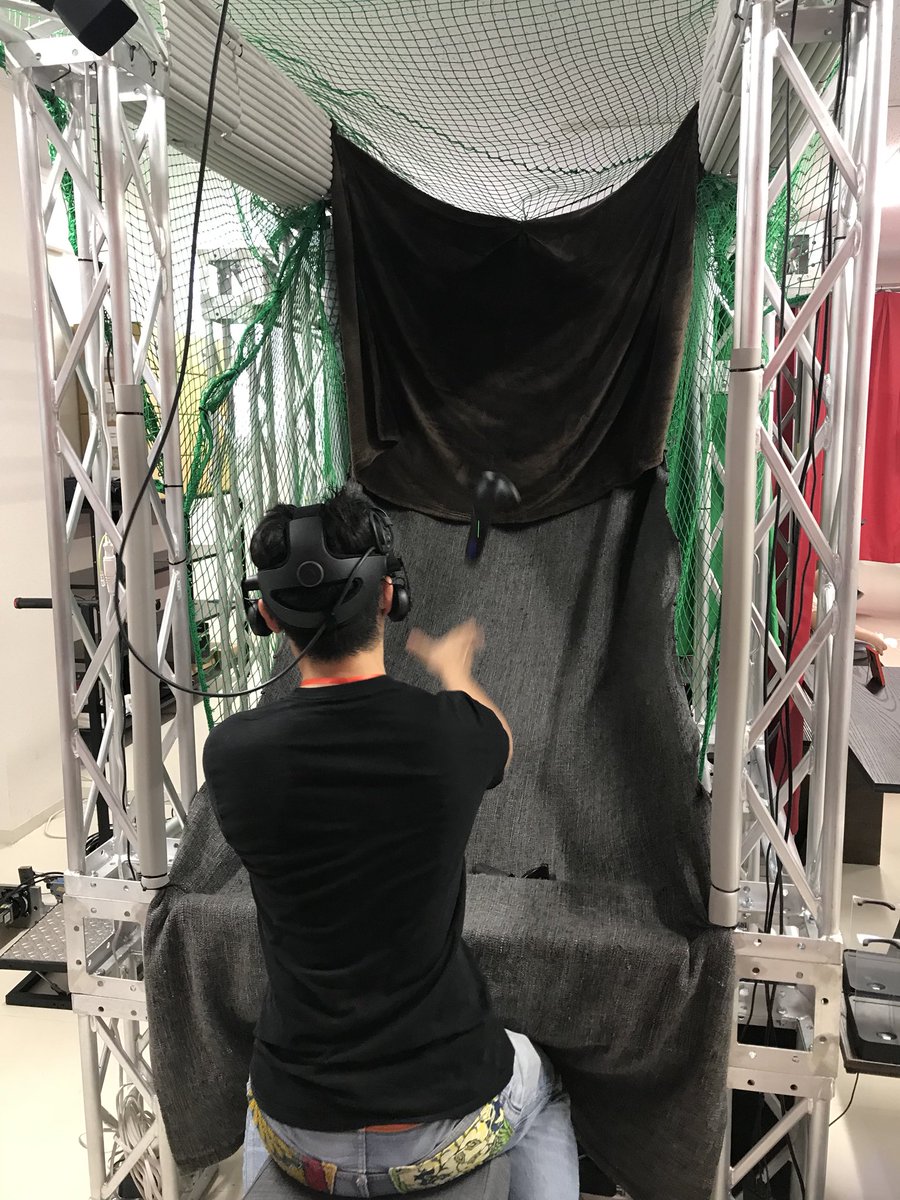 kmmech1's tweet image. VIVE コントローラ ぶん投げてきました #Hashilus