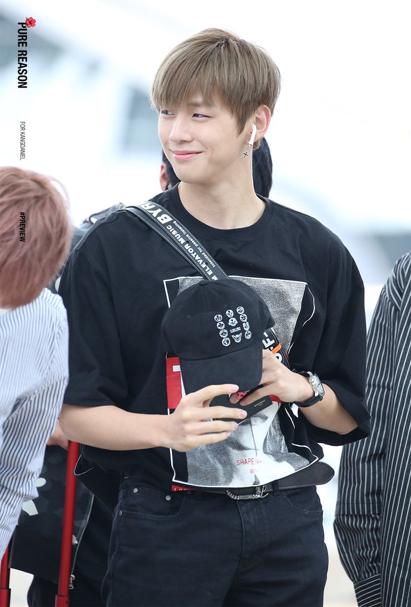 First: TOP NOTCH PHYSICALHis feature has the vibes of western & oriental. We have so many idols with typical skinny, sharp jawline, handsome but unnatural look. While Daniel has the most beautiful smile, friendly look, so pure and perfect body proportion (not skinny). #강다니엘
