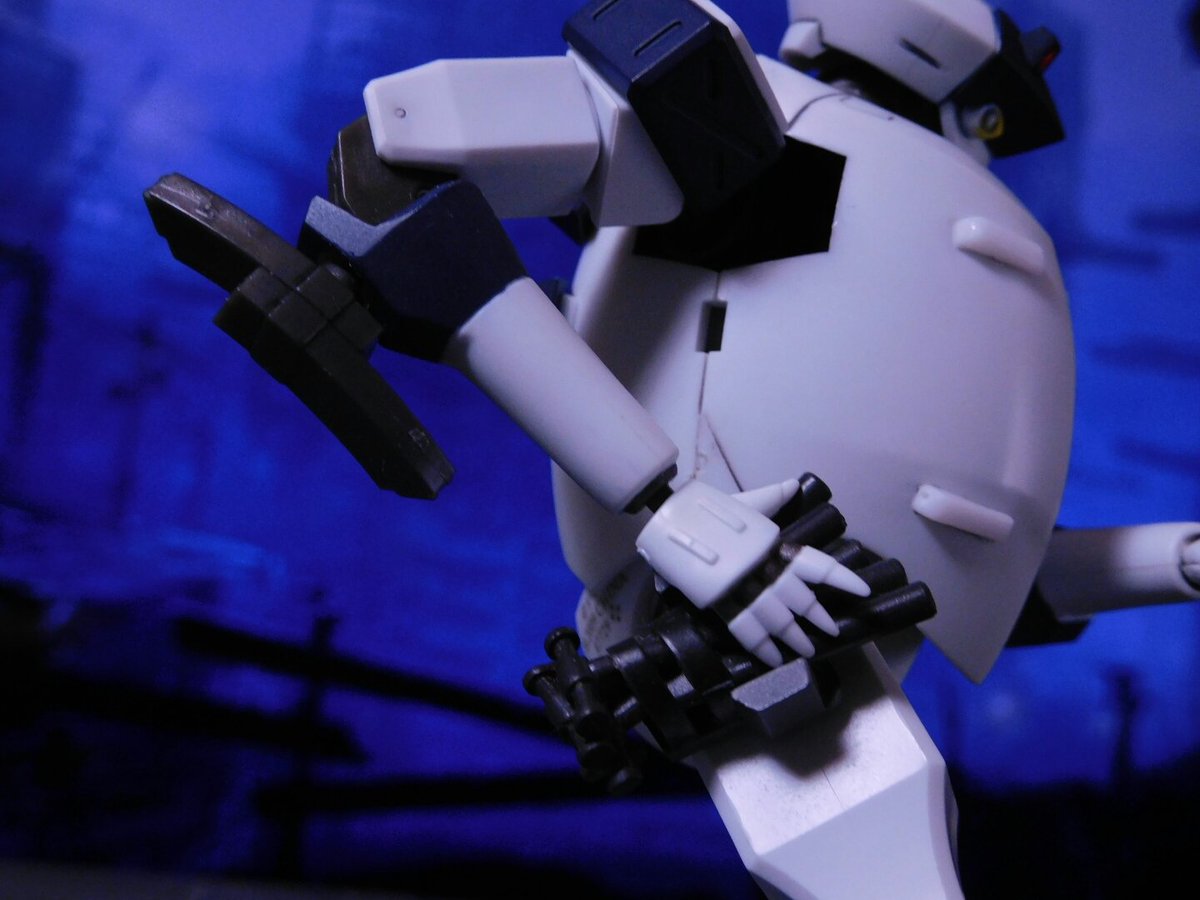 kabediorama's tweet photo. @titan3xFnfxte その辺はバンダイの Robot魂で補完してます。
・クロスボウ本体は原作版カラーなので要リペイント&amp;前面装甲の凸はプラ板で追加
・HEATハンマーと足りない分の弾��はグレー版サベージ付属品から流用
_(　 _'ω')_ https://t.co/h9qRDUPWIV