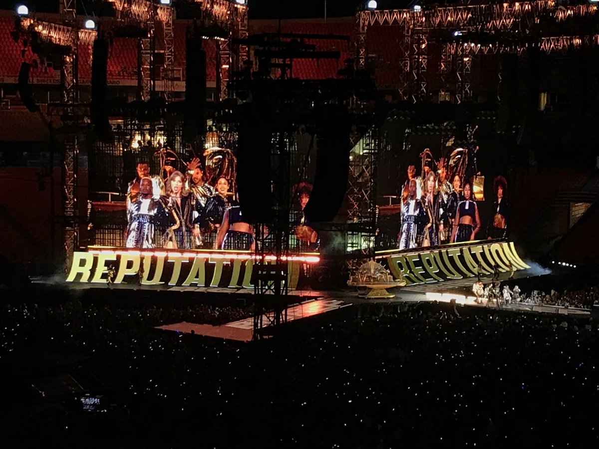 925KJJY's tweet photo. @taylorswift13 sold out show in Kansas City tonight. #TaylorSwiftKC https://t.co/h0Opyu609w