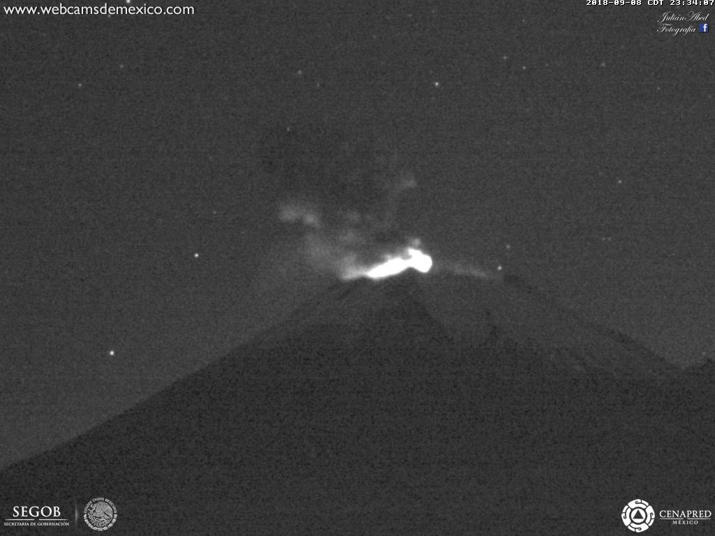 SkyAlertMx's tweet photo. Leve explosión del @Popocatepetl_MX - 23:32.

Dispersión de ceniza hacia EdoMex - Morelos. https://t.co/5P9IqHaMyA