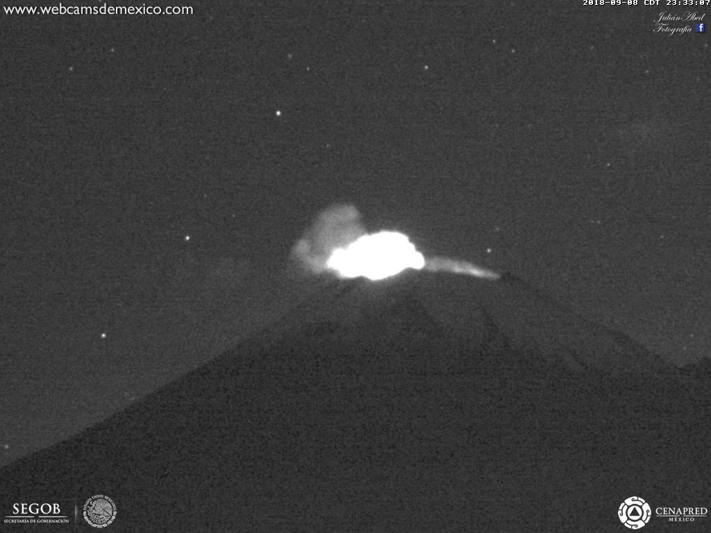 SkyAlertMx's tweet photo. Leve explosión del @Popocatepetl_MX - 23:32.

Dispersión de ceniza hacia EdoMex - Morelos. https://t.co/5P9IqHaMyA