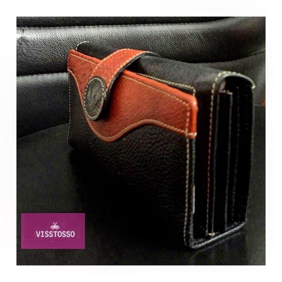 visstosso1's tweet photo. The quintessential Visstosso wallet💜
Made with finest full grain leather along with unique detailing, a must! 
Order now on Amazon&amp; Flipkart 📦
https://t.co/KLGS0U38qT

#ForExtraordinaryYou #Visstosso #Fashion #Wallet #Leather #Handcrafted #Accessories #SelfLove #MadeWithLove https://t.co/lFJFa55fGG