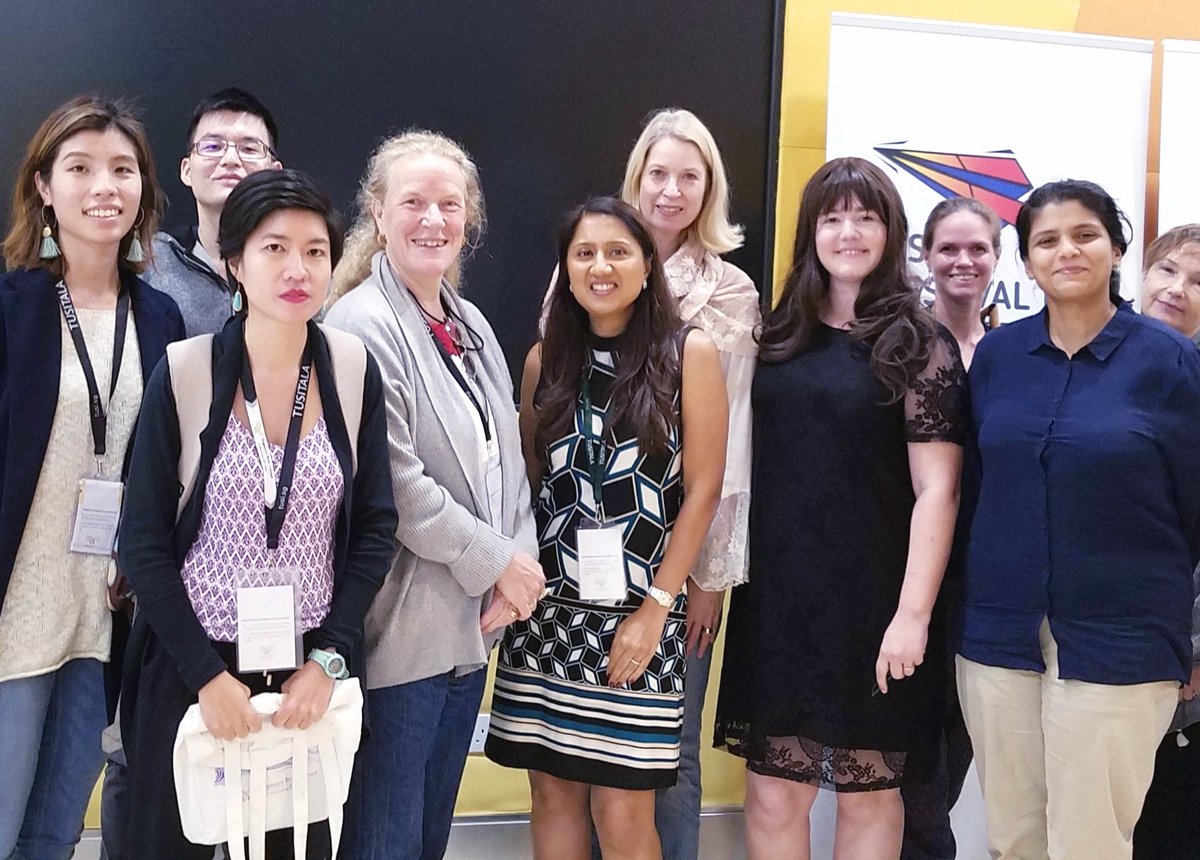 RituHemwrites's tweet photo. Such a wonderful opportunity to learn the craft of making our words count in a masterclass with the deeply intuitive and truly lovely @sarahodedina Thank you to the #afcc2018 #afccsg #singaporebookcouncil for hosting this fantastic event! #amwriting #writingconference https://t.co/vWjmqyINxQ