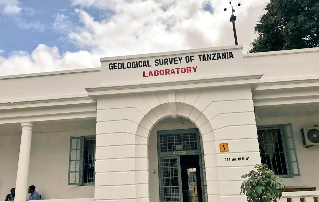 DanMKazungu's tweet photo. Mining is still an area of my interests!
I visited Mr Maruvuko Msechu, Chief Geologist at the Geological Survey of Tanzania in Dodoma to seek closer partnership & collaboration between Kenya and Tanzania in the mining sector.
.
.
.
#MiningKe #MiningTZ #MiningEA #ExtractivesKe https://t.co/Pyz7QFyKn7