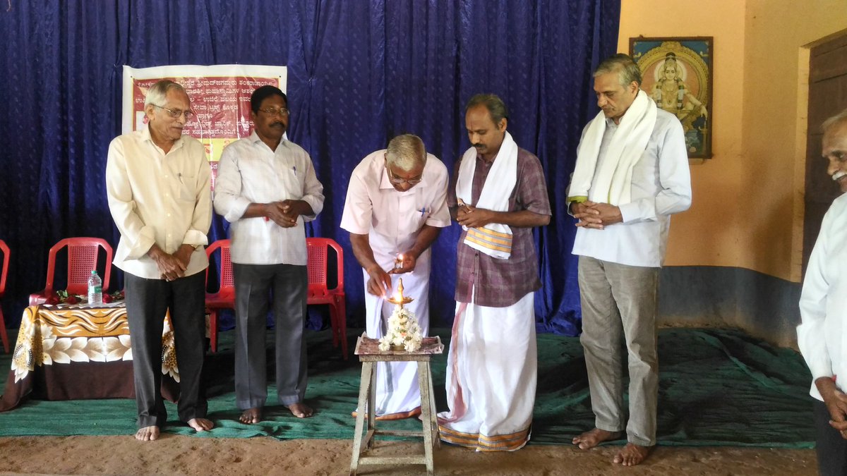 uppinagady's tweet photo. ಹರೇ ರಾಮ 
ಉಪ್ಪಿನಂಗಡಿ ಹವ್ಯಕ ಮಂಡಲ- ಉಜಿರೆ ವಲಯ, ಶ್ರೀ ರಾಮ ಸೇವಾ ಟ್ರಸ್ಟ್ ಕೊಕ್ಕಡ ಹಾಗೂ ರೋಟರಿ ಕ್ಯಾ0ಪ್ಕೋ ಬ್ಲಡ್ ಬ್ಯಾಂಕ್ ಪುತ್ತೂರು ಮತ್ತು ಇತರ ಸ್ಥಳೀಯ ಸಂಘ ಸಂಸ್ಥೆಗಳು ಸೇರಿ.ಇವತ್ತು ಕೊಕ್ಕಡ ಶ್ರೀ ರಾಮ ಭಜನಾ ಮಂದಿರದಲ್ಲಿ ರಕ್ತದಾನ ಶಿಬಿರ ನಡೆಯಿತು @SriSamsthana @Shankaracarya36 @UllekhaMhMandal https://t.co/WMXldurmeW