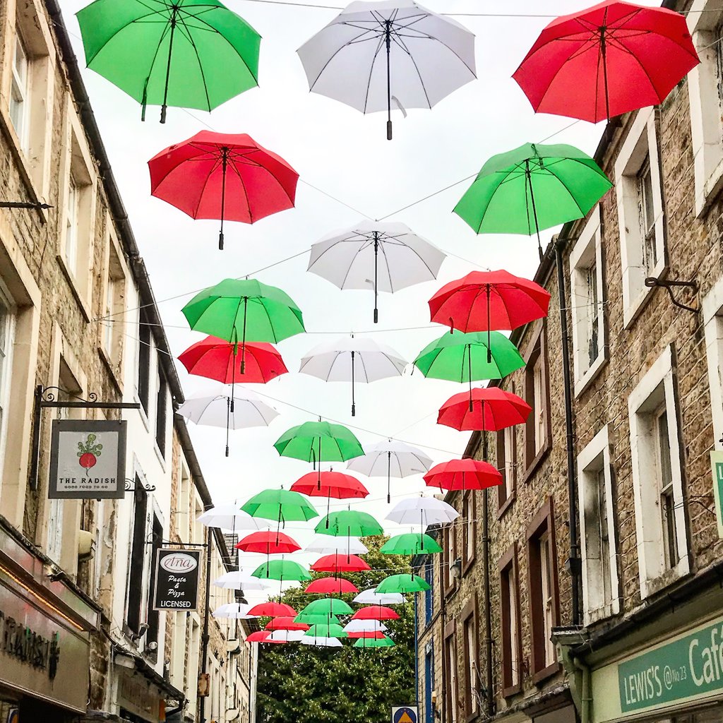 Our Italian waiters have landed straight from Napoli, and are already missing home. Luckily we're bringing them here <a href="/Lancaster_BID/">Lancaster BID</a> #FestaItalia. Be sure to say Ciao if you see them and tag any photos here.
#ItalianFestival
#Lancaster
#CafeDellAmore
#Comedywaiters