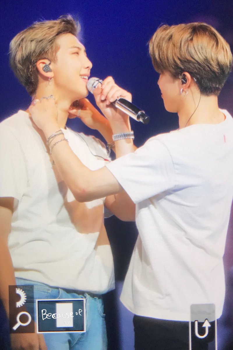 becauseofBTS13's tweet photo. 180908 LOVE YOURSELF TOUR 
LA DAY 3

MINJOON 😍😍😍😍😭😭😭

#방탄소년단 #남준 #지민 #RM #JIMIN #BTS⁠ ⁠⁠@BTS_twt https://t.co/GQsWvdqwe9