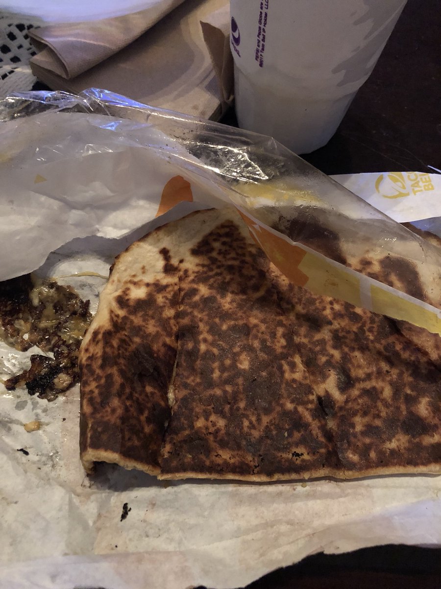 chezzz89's tweet photo. Well I guess whoever was working tonight at @tacobell really didn’t give a shit how the food came out........ https://t.co/3q4AEGuJCn
