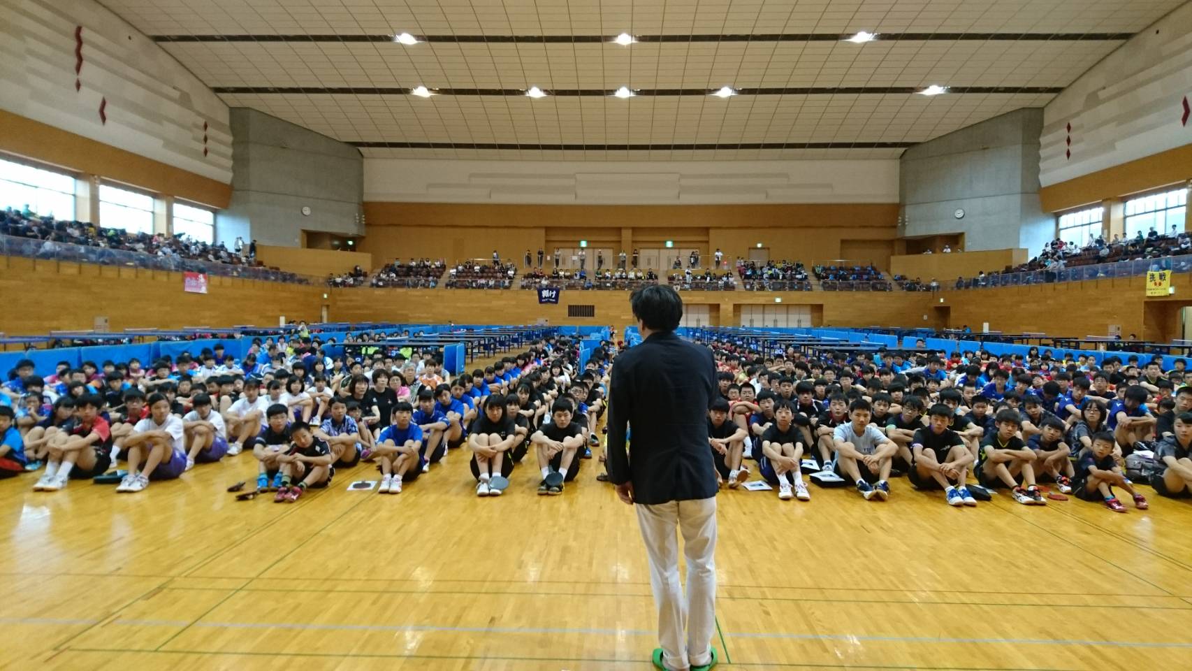 岡山県総社市長片岡聡一 吉備路アリーナで卓球大会 この場所もちょっと前まで避難所だった 卓球出来ること喜びを込めてスピーチした T Co Dxn9qcvegu Twitter