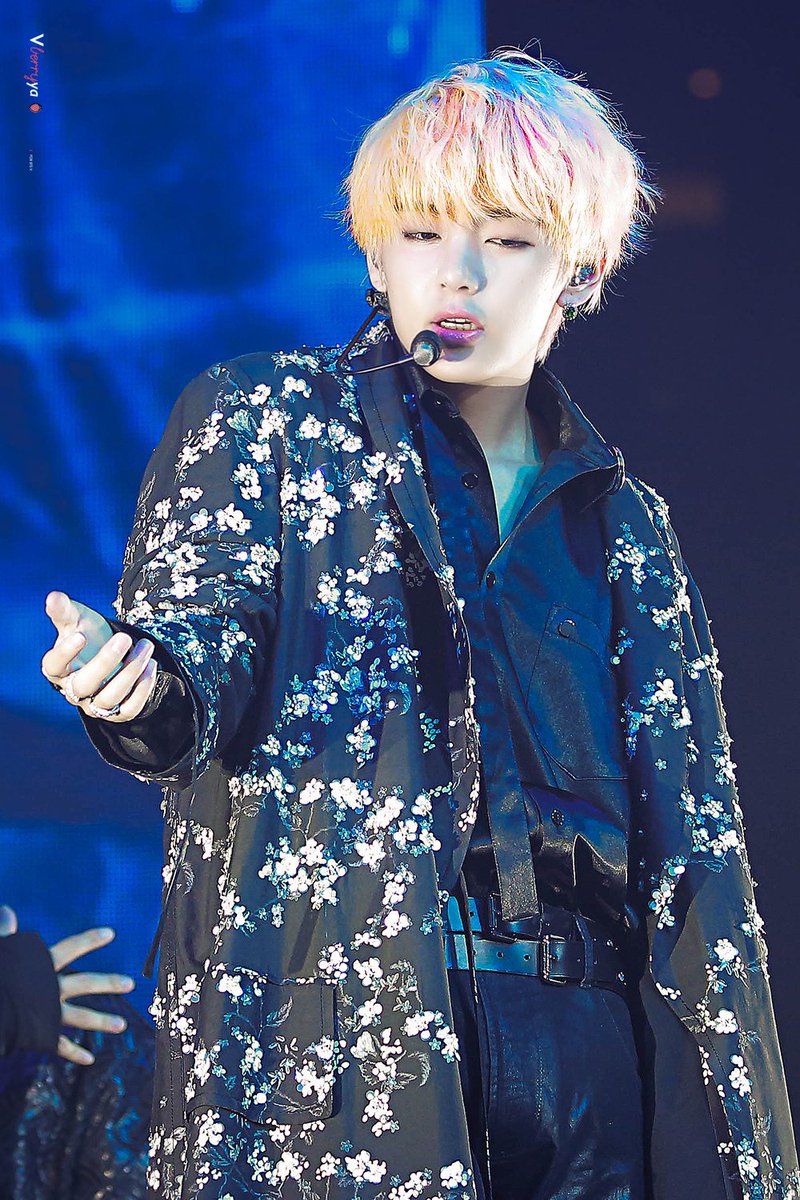 vberryya1230's tweet photo. 180908 la HD💓💓💓😭😭😭
#뷔 #태형 #태태 #V #김태형 #방탄소년단 @BTS_twt https://t.co/Y9iomLOi48