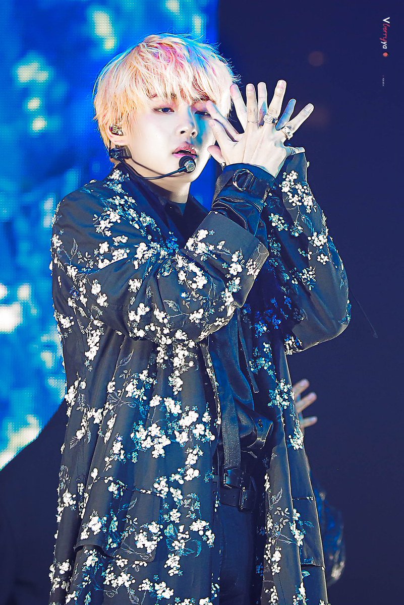 vberryya1230's tweet photo. 180908 la HD💓💓💓😭😭😭
#뷔 #태형 #태태 #V #김태형 #방탄소년단 @BTS_twt https://t.co/Y9iomLOi48