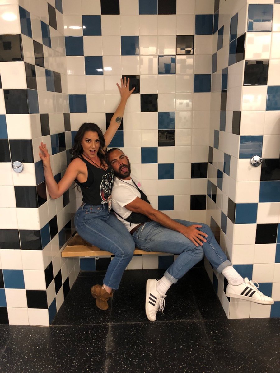 Doing ALL OF IT with <a href="/MatthewRisch_/">Matthew Risch</a> #kweens #Sugarland #expressyourself