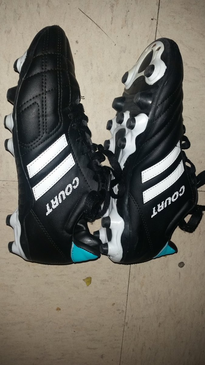 airformylobo's tweet photo. Se Venden Tenis De Futbol Court Negros, Multitacos, Talla 4, En Buen Estado Interesados Hablen Al Privado Aqui Unas Fotos De Ellos: https://t.co/qog5HviBsf