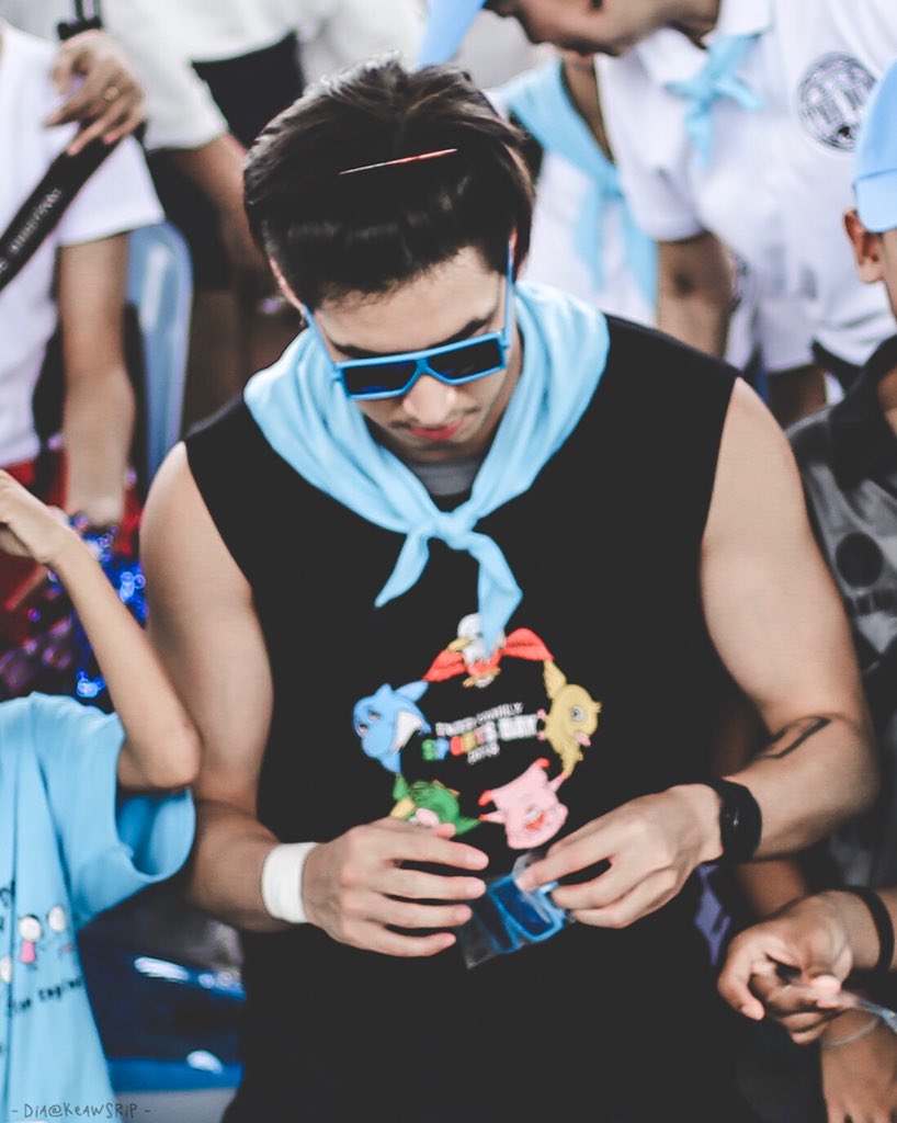 keawsrip's tweet photo. 55555 ยืนหนีบปลาโลมาอยู่ 

#TNTDFamilySportsday2018 
#mootono_pk @mootono_pk https://t.co/t48Rghbg0K