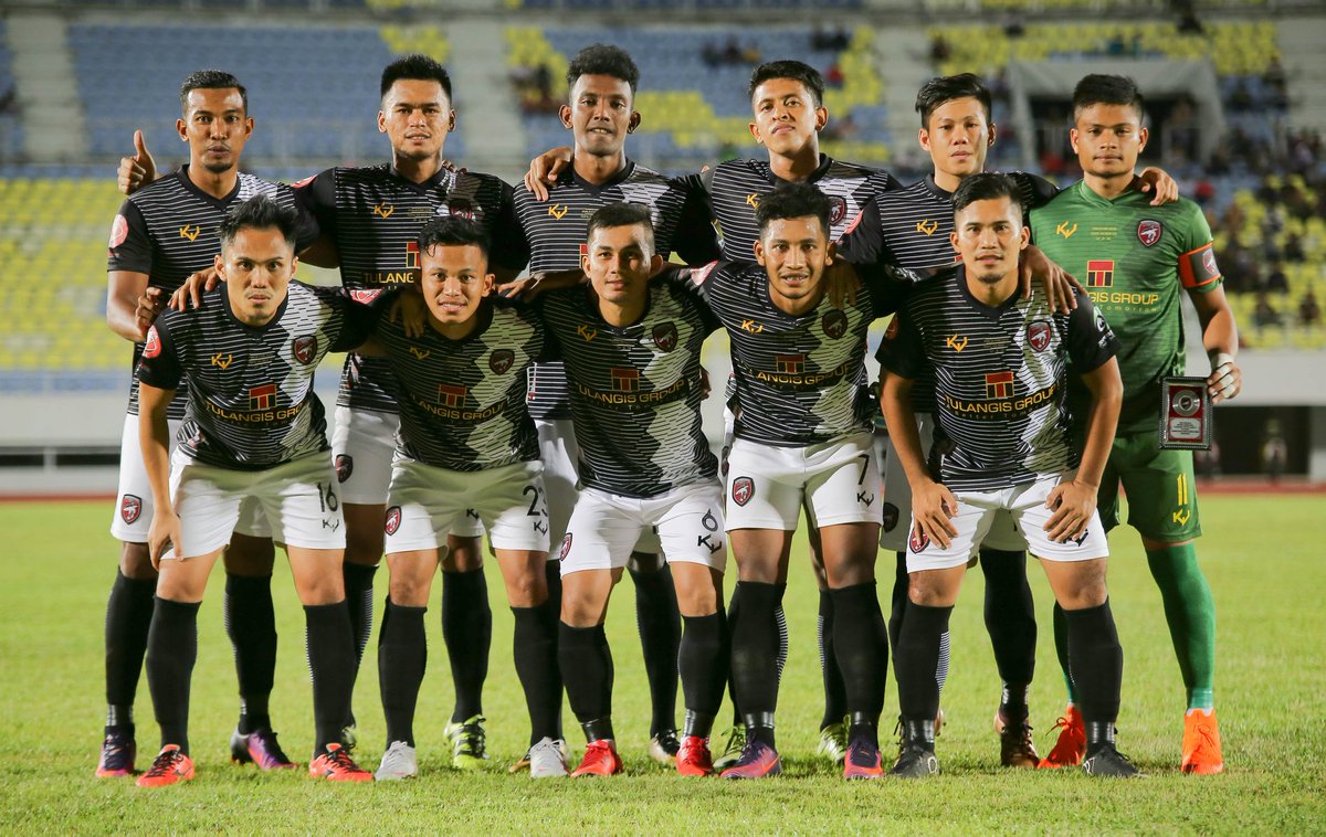 UnifiSports's tweet photo. Pasukan @PJRangers &amp; MOF FC dijangka bakal menggantikan tempat juara #PialaFAM 2018, @TCityFC di saingan #100PLUSPLM 2019 jika mereka tidak berjaya mematuhi syarat perlesenan kelab ditetapkan @footballmasllp. 

Ke mana hala tuju #TheSharks musim depan? Sama-sama kita nantikan. https://t.co/q4NFswUMGV