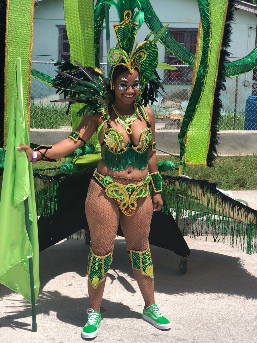 AritaVanzie's tweet photo. Check this one off my bucket list ✔️ #carnival #carnival2018 #titans #Belizecarnival #digicarnival #carribeancarnival https://t.co/aS1B7noJgL