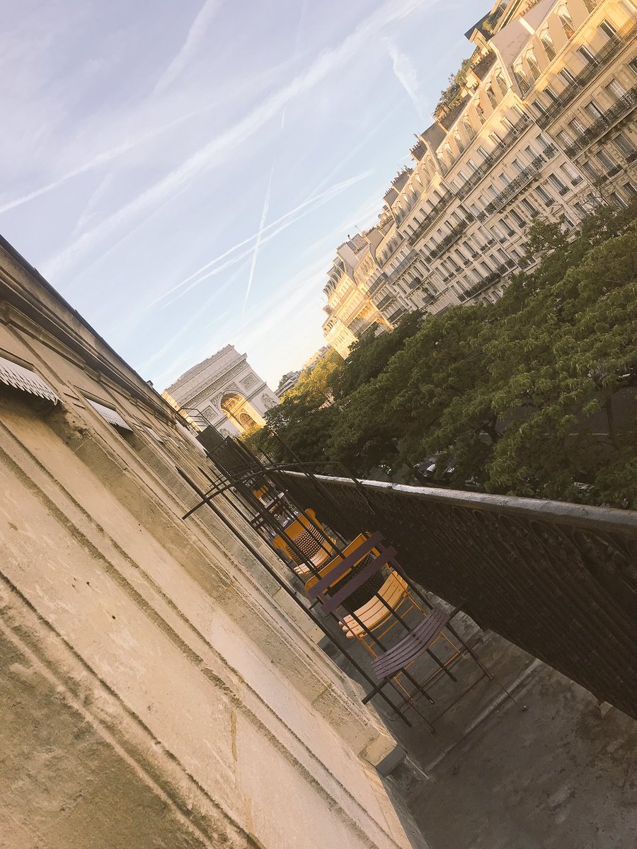 hadhughes's tweet photo. Good morning Paris! #Paris #ArcDeTriomphe #quickstopover #hotelview #roomwithaview https://t.co/jNjmjlNKXC