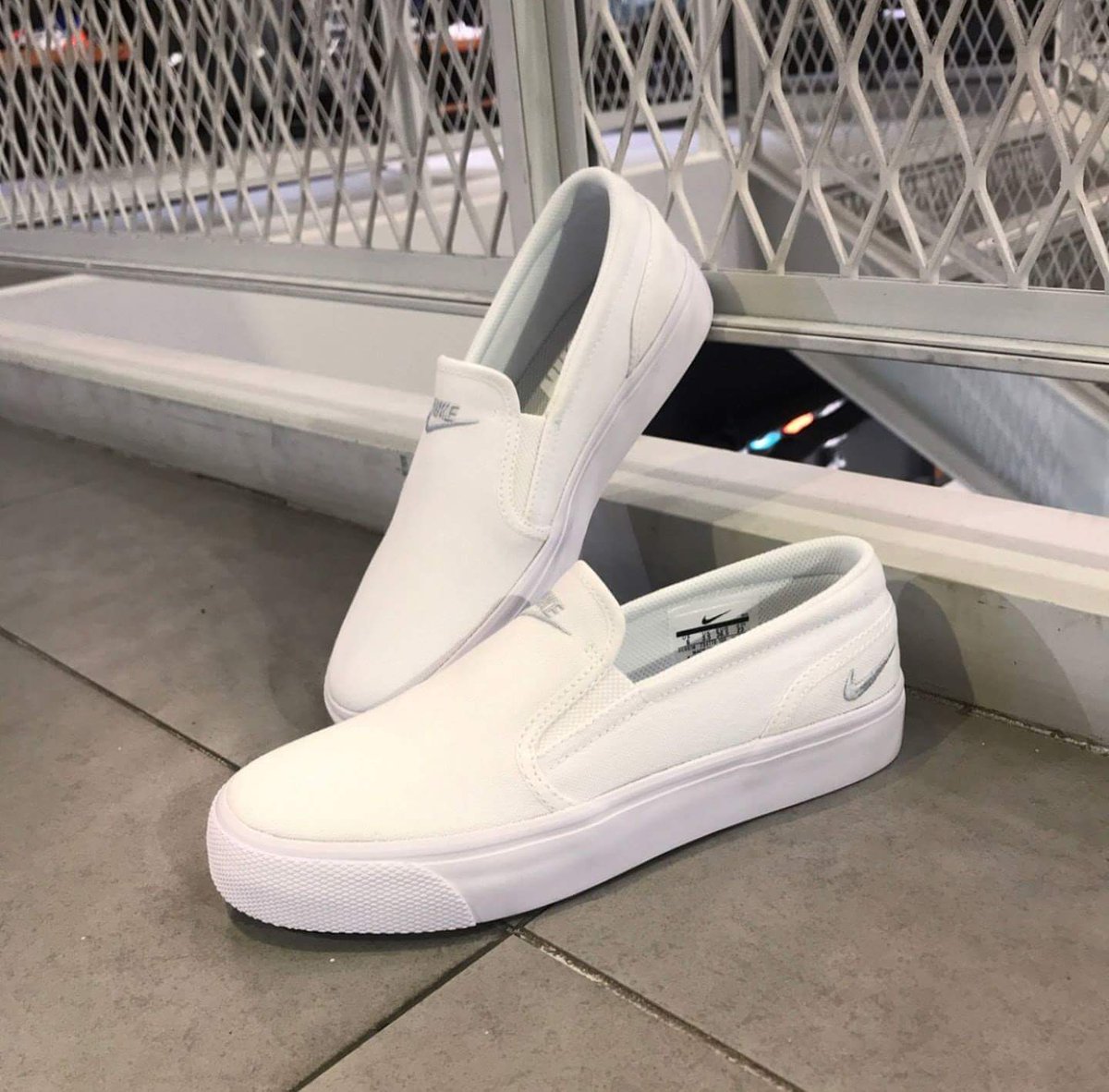 nike toki slip white