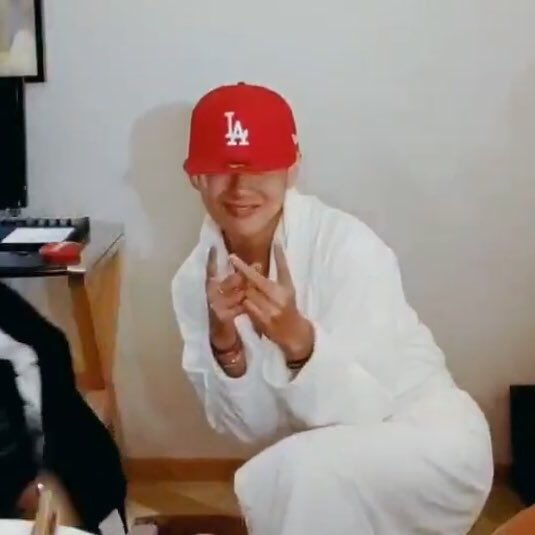 jiminchups's tweet photo. sana ganito yung mga hypebeast sa pinas https://t.co/mjjeDa8dqD
