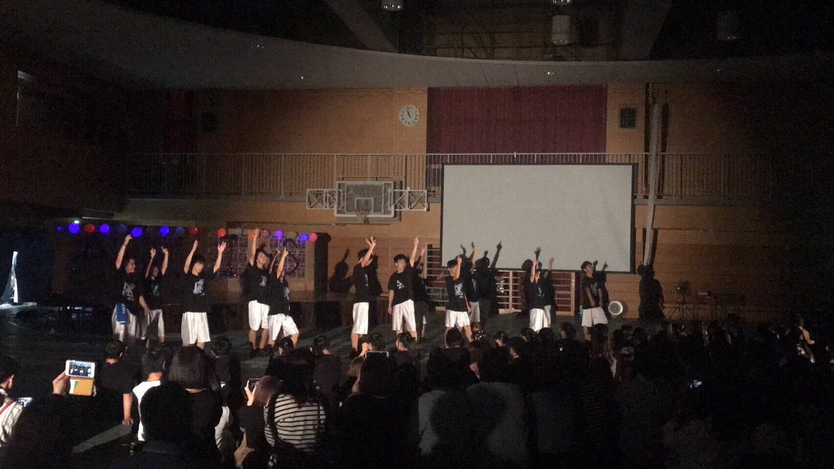 AXIS_2017_0905's tweet photo. ＂AXIS＂Last Stage

楽しんでいただけたでしょうか？

二日間にわたる多くのご来場客の皆様、
アクシスポーズでの全校生徒写真のご協力、
本当にありがとうございました🙇🏻‍♂️

'カッコよかった''凄かった'
そう言って声をかけて頂けるのが
一番の褒め言葉です😌

. https://t.co/f4rRm442pt
