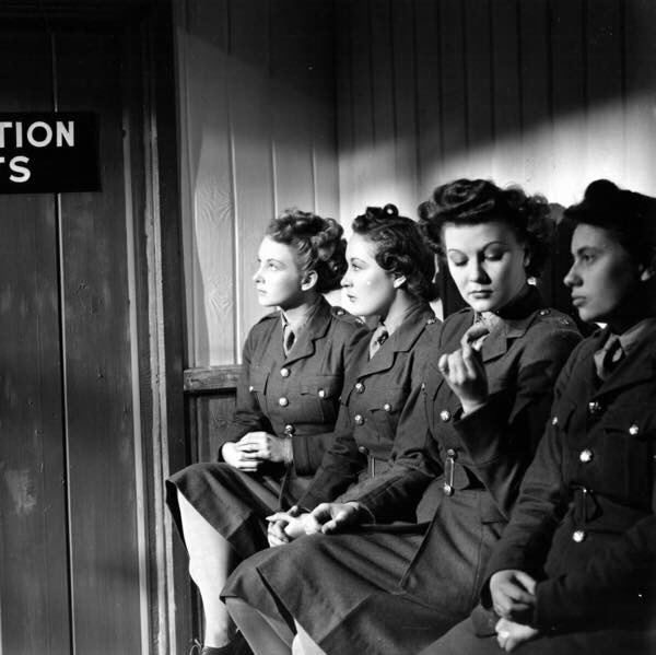 sallyacb275's tweet photo. Sunday afternoon film, ‘The Gentle Sex’ from 1943. It follows the progress of a group of girls joining the ATS in WW2. The extras were all serving in the ATS at the time. Follow @WRACAssociation for information about the ATS on the 80th Anniversary #ATS80th 🌺. https://t.co/6ckXSqogpL