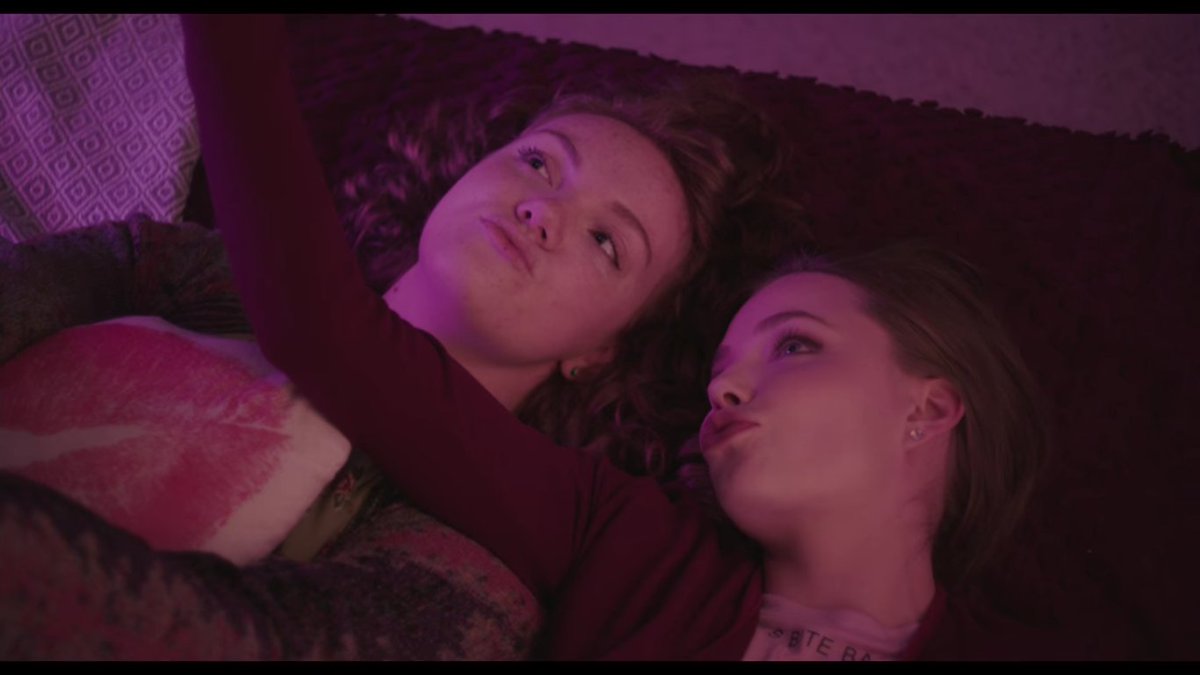 paerytopiaa's tweet photo. Sierra Burgess is a Loser (2018) 
เป็นหนังในเนตฟลิกที่ดีมากคือรอดูและไม่ผิดหวังเลย เราชอบพ้อยที่นางเอกที่ดูเป็นloserกับ เวโรนิก้าที่เป็นQueenb มาสนิทกันแบบังเอิญจากที่ไม่ชอบกันอะ ทัชมาก ชอบคสพ.ของสองคนนี้มากกว่าพระนางอีก ตอนจะจบร้องไห้หนักมากชอบเพลงที่นางเอกแต่ง 🌻
 #NetflixTH https://t.co/To4krcM47X