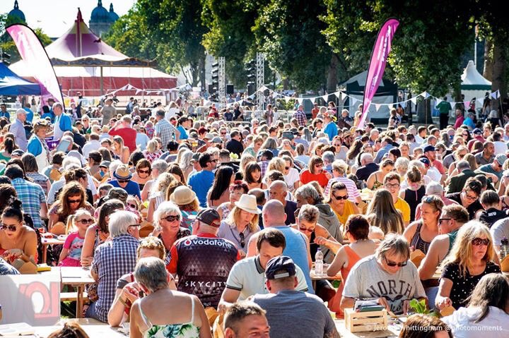 TimeBank_HER's tweet photo. Thanks to @ElliottEggs for their generous donation of eggs for the #FreedomFEASTival. Those eggs contributed to making puddings for 1500 diners )and a delicious egg curry! Wow! @FreedomFestHull https://t.co/wBiBB0gpik