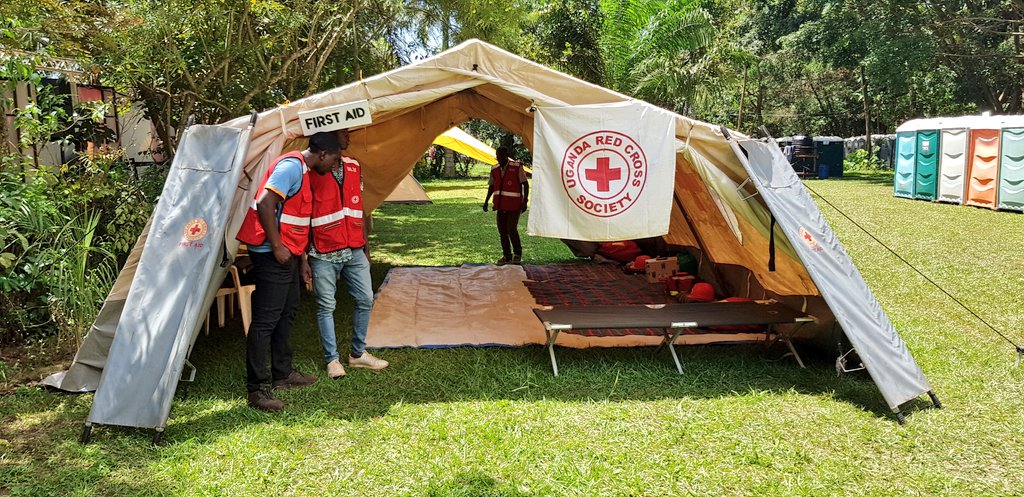 inakasiita1's tweet photo. #WFAD2018 @UgandaRedCross positions a team of First Aiders to support people in communities. They are fast responders. They are commonly called "Abasawo"(doctors) because of what they do. #firstaid #Saveslife
@IFRCAfrica @MinofHealthUG @BrianBilalK1 @pokot17 @WHOUganda https://t.co/p3yIzQx7pd
