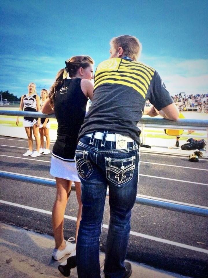 TiffanyMessick3's tweet photo. In 5 days 22 hrs 39 minutes and 13 seconds I get to marry my best friend and high school sweetheart 💕#09-15-18  @E_Rhymes_A_Eddy https://t.co/3CLR5NIbT6