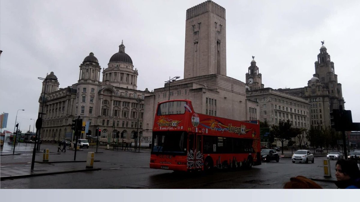 mjcandel's tweet photo. Mira, tu primo de #Liverpool @MurPhantomBus #murcia #phantombus 😊😊😊 https://t.co/45nBX1KyZx