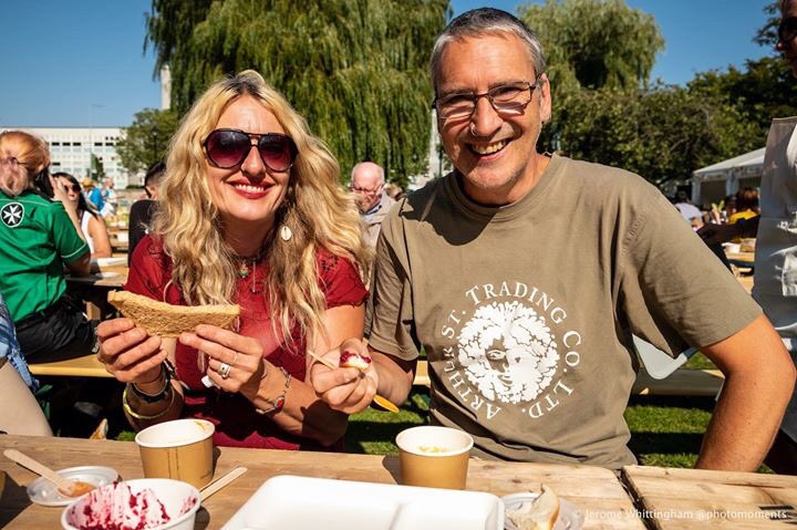 TimeBank_HER's tweet photo. For the second year @FreedomFestHull sponsors @WJFGcomms generously donated by bread for the #FreedomFEASTival. Thank you! We served with dips and soup. Enjoyed by all. https://t.co/YDfYUBF1Ef