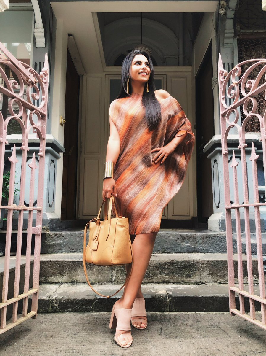 TalkToKarishma's tweet photo. Happiness is a decision โฅ๏ธ
#iChooseHappy - what do you choose?! .
.
#ThinkLikeThat #ChefsWithStyle https://t.co/58qcfD1eop