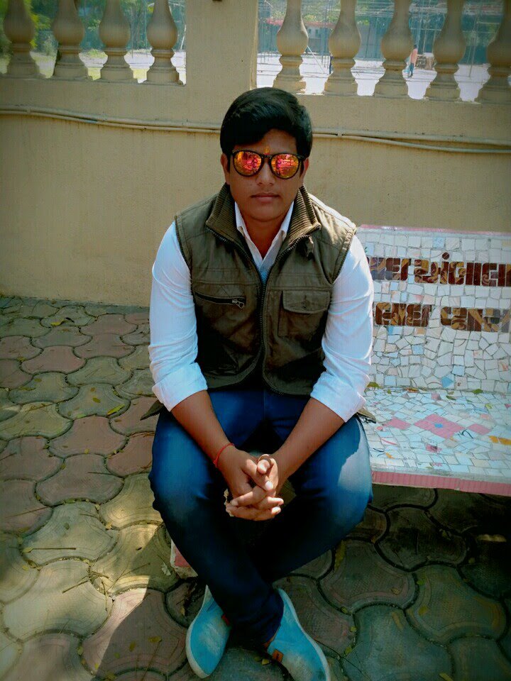 HrishabhBjp's tweet photo. केरल बाढ़ राहतआपदा कोष के लिए यमुनापार मेजा विधानसभा की तरफ से भाजयुमो के जिला सह सयोंजक भैया नीरज द्विवेदी के नेतृत्व में उनकी टीम मेजा के गाँवो में जाके ���ीड़ितों के लिए राहत सामग्री एकत्रित की। नीरज भैया की जय हो @BJPNirajDwivedi @AmitShah @PMOIndia @YogiCMOffice @smritiirani https://t.co/OEf9boj9Y7