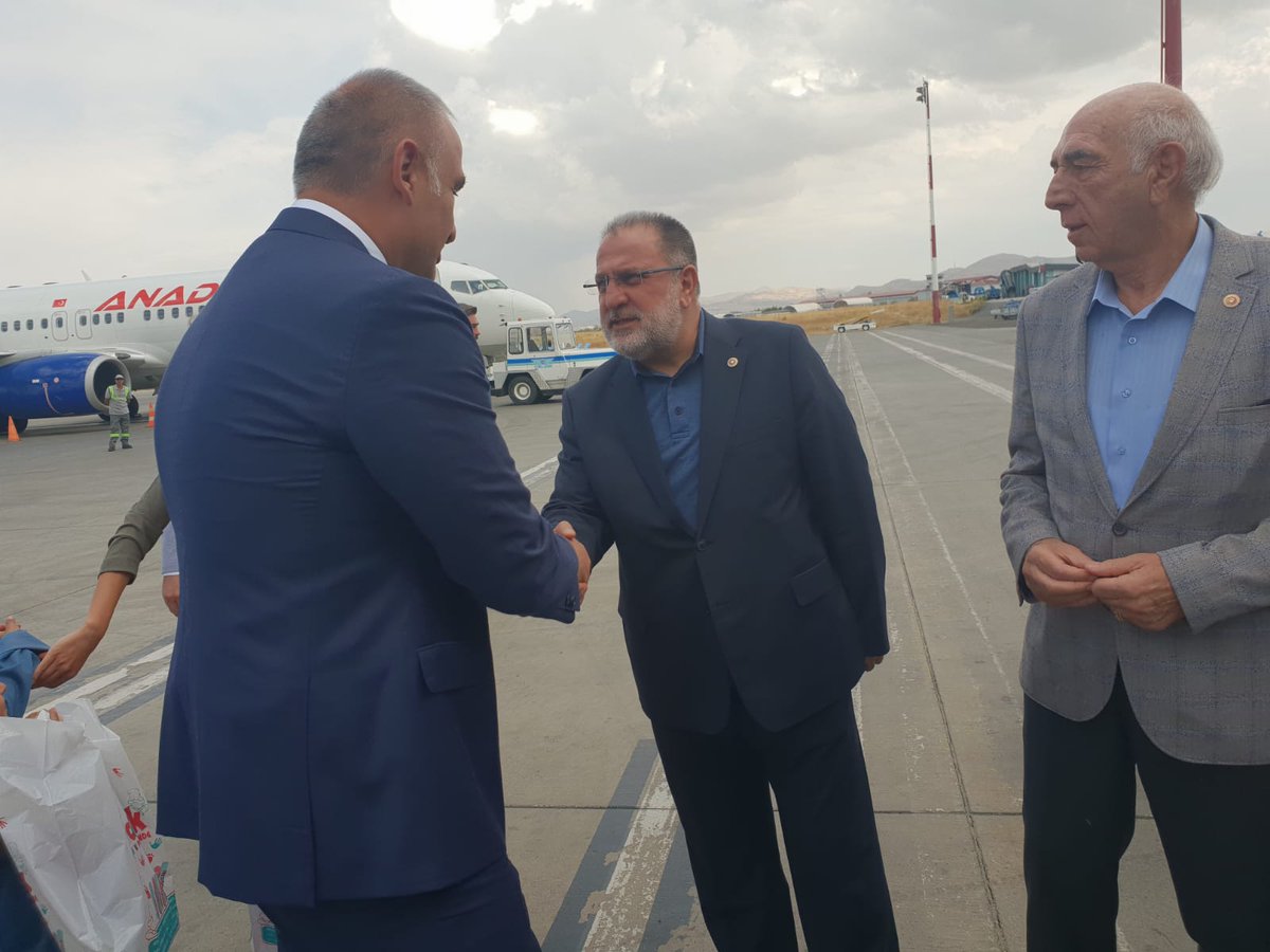OsmanGulacarTR's tweet photo. Bugün Kültür ve Turizm Bakanımız Sayın @MehmetErsoyTR'un da katılımıyla Akdamar Adasında düzenlenen ayine misafir olduk. Ayinin ardından Gevaş Belediyesi ve Valiliğimizin düzenlemiş olduğu "Sevgi Sofrasında" buluştuk. https://t.co/KAjaWF5o6y