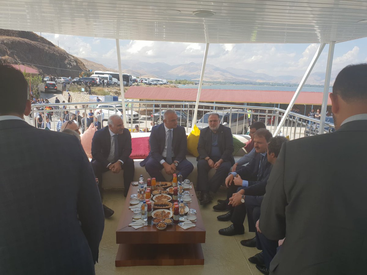 OsmanGulacarTR's tweet photo. Bugün Kültür ve Turizm Bakanımız Sayın @MehmetErsoyTR'un da katılımıyla Akdamar Adasında düzenlenen ayine misafir olduk. Ayinin ardından Gevaş Belediyesi ve Valiliğimizin düzenlemiş olduğu "Sevgi Sofrasında" buluştuk. https://t.co/KAjaWF5o6y